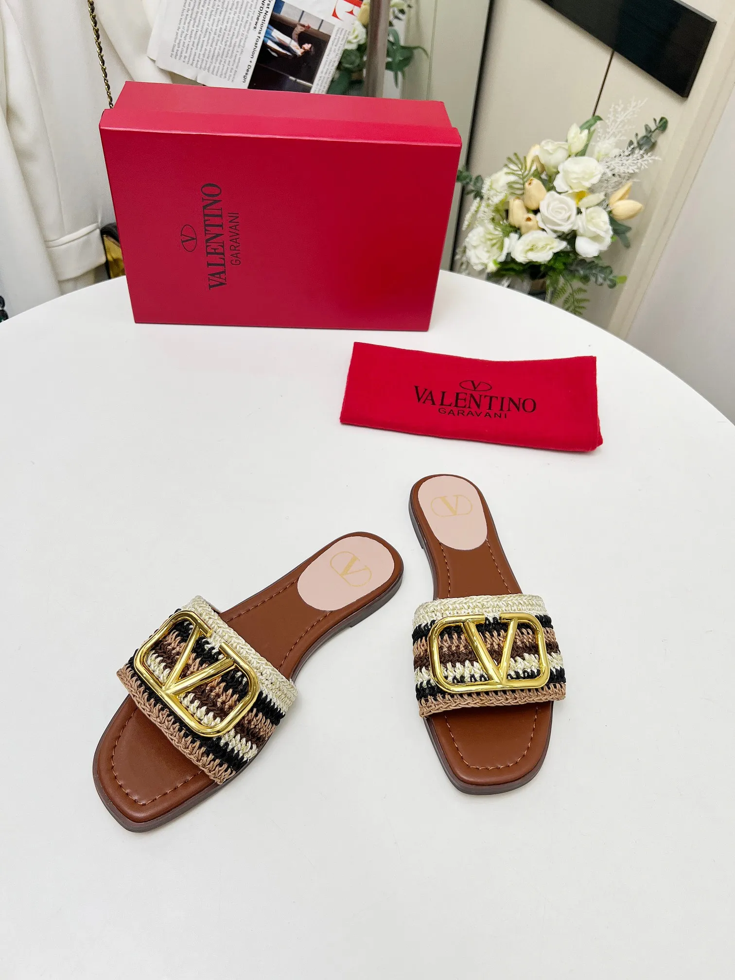 👟👟Ex-factory price 440👟👟 Genuine leather sole +30 🆕 Valentino👑👑 Latest series with perfect hand-woven details. A very eye-catching catwalk series launched [strong][strong] Code number: 35 to 43 (genuine leather sole +30)